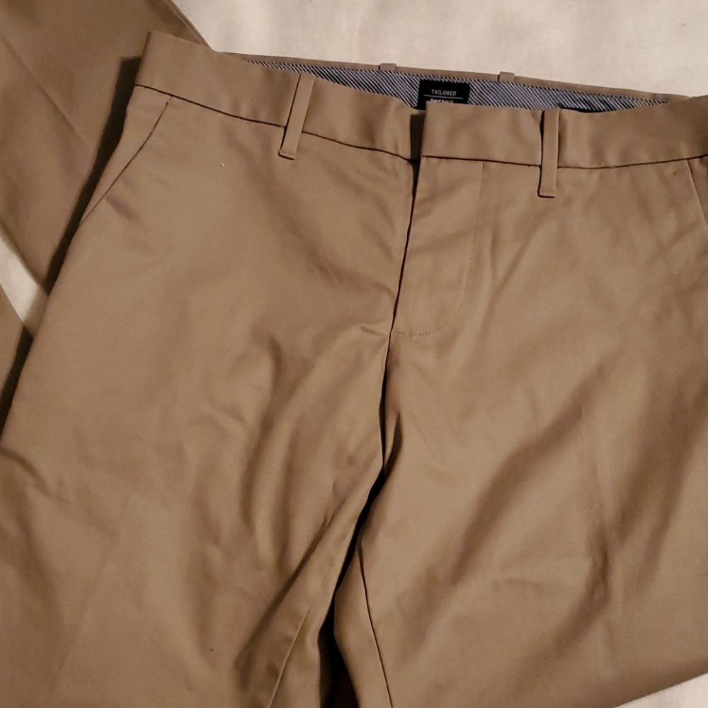NWT Gap tailored khakis slim fit size 29×32